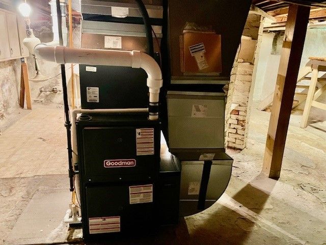 221 S Oakland Ave, Sharon, PA 16146