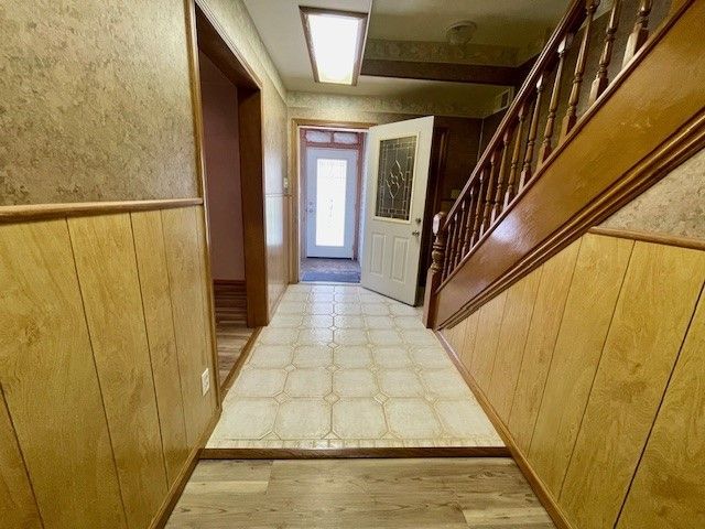 221 S Oakland Ave, Sharon, PA 16146