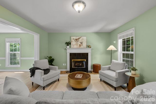 1 Pickwick Road, Asheville, NC 28803