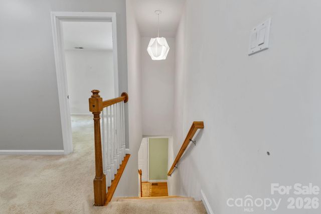 1 Pickwick Road, Asheville, NC 28803
