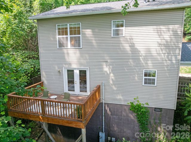1 Pickwick Road, Asheville, NC 28803