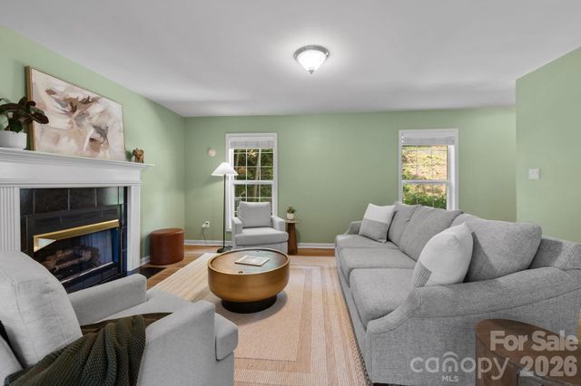1 Pickwick Road, Asheville, NC 28803