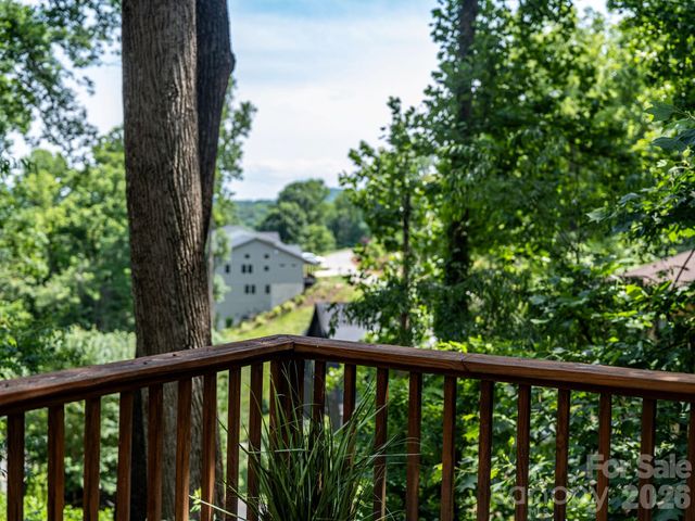 1 Pickwick Road, Asheville, NC 28803