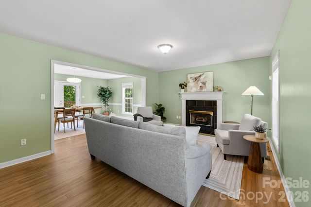 1 Pickwick Road, Asheville, NC 28803