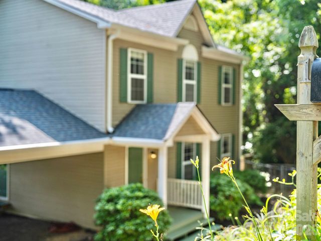 1 Pickwick Road, Asheville, NC 28803