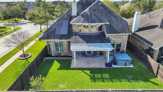 9602 Emerald Lakes Drive, Rosharon, TX 77583