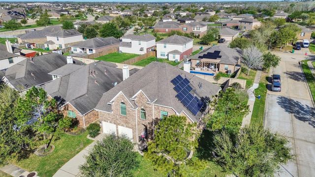 9602 Emerald Lakes Drive, Rosharon, TX 77583