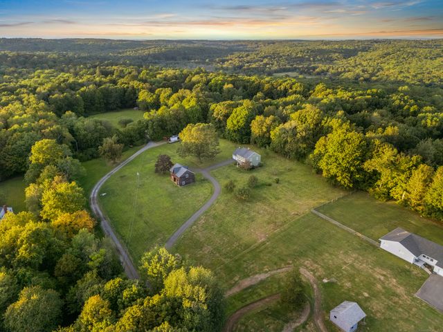 29 Meeker Hill Road, Redding, CT 06896