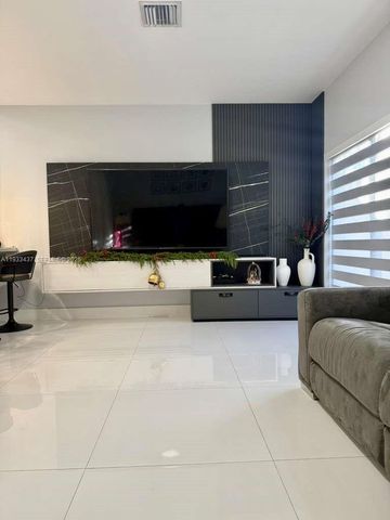 10598 W 33rd Ct, Hialeah, FL 33018