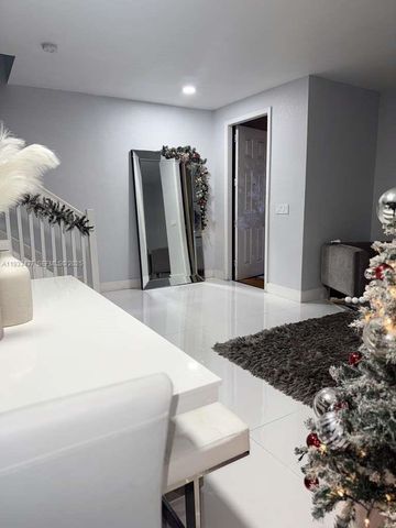 10598 W 33rd Ct, Hialeah, FL 33018