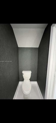 10598 W 33rd Ct, Hialeah, FL 33018