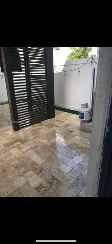 10598 W 33rd Ct, Hialeah, FL 33018