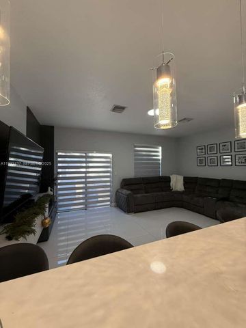 10598 W 33rd Ct, Hialeah, FL 33018