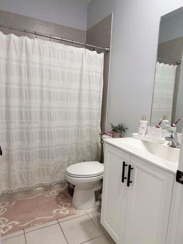 10598 W 33rd Ct, Hialeah, FL 33018