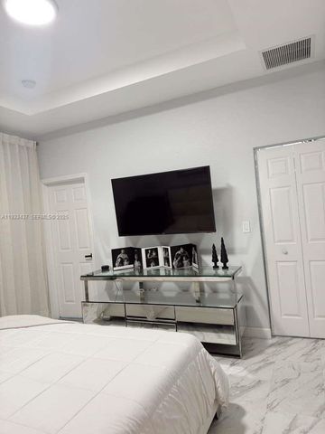 10598 W 33rd Ct, Hialeah, FL 33018