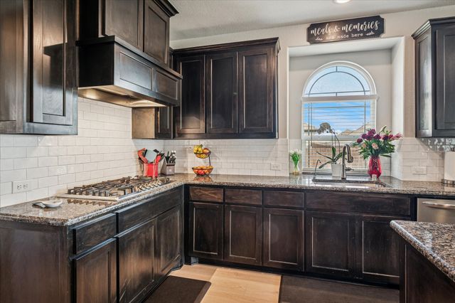 506 Crestview Drive, Midlothian, TX 76065