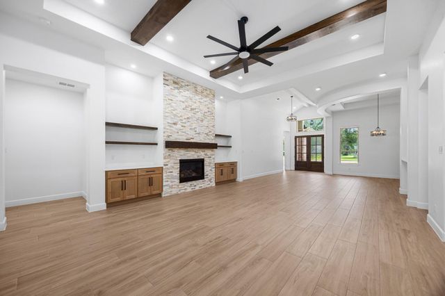 220 Birdie Dr, Hempstead, TX 77445