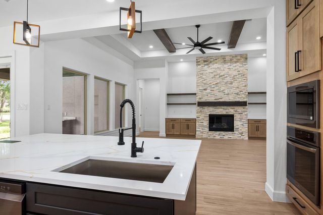 220 Birdie Dr, Hempstead, TX 77445