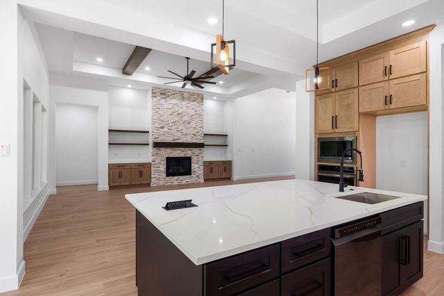 220 Birdie Dr, Hempstead, TX 77445