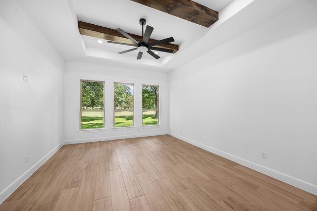 220 Birdie Dr, Hempstead, TX 77445