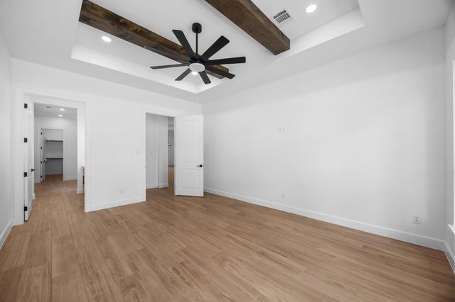 220 Birdie Dr, Hempstead, TX 77445