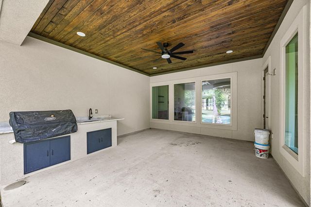 220 Birdie Dr, Hempstead, TX 77445