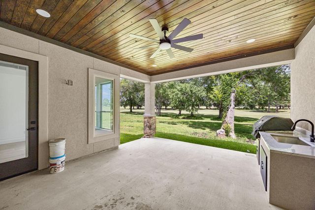 220 Birdie Dr, Hempstead, TX 77445