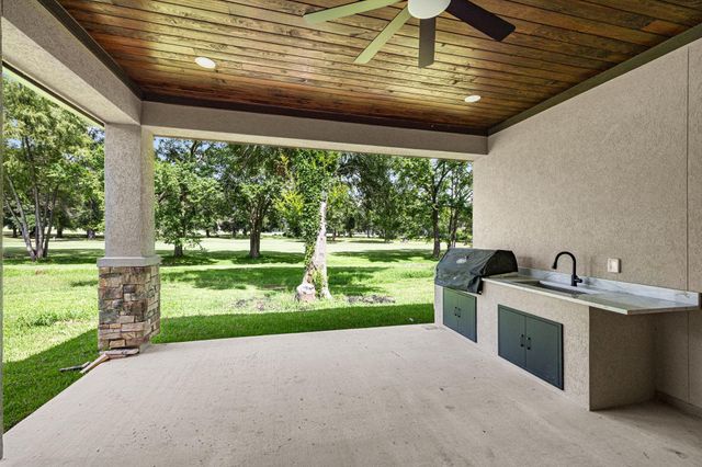220 Birdie Dr, Hempstead, TX 77445