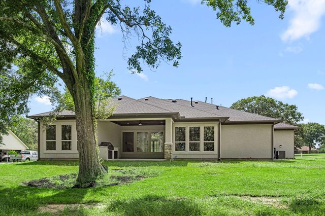 220 Birdie Dr, Hempstead, TX 77445