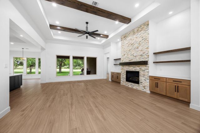 220 Birdie Dr, Hempstead, TX 77445