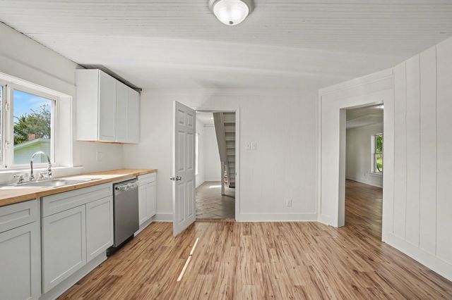 301 Bob Perry Rd, Bethpage, TN 37022