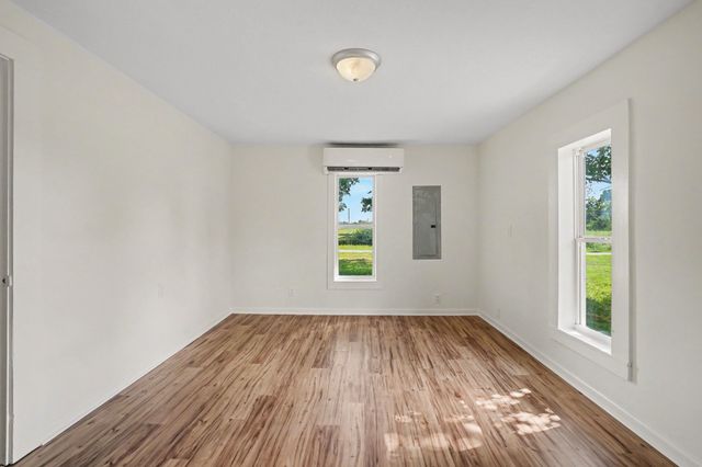 301 Bob Perry Rd, Bethpage, TN 37022