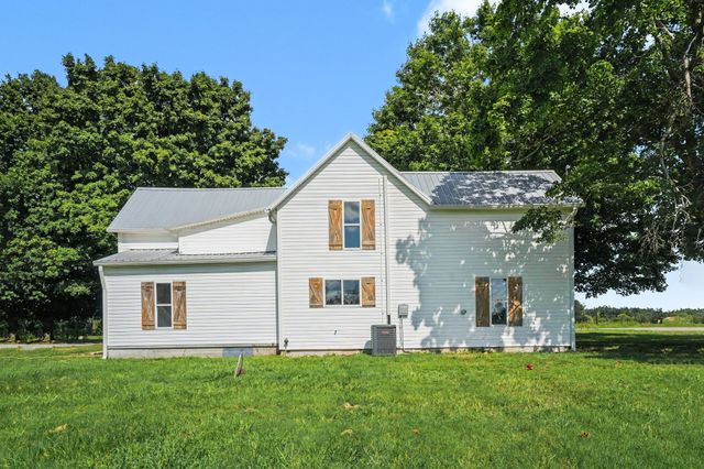 301 Bob Perry Rd, Bethpage, TN 37022