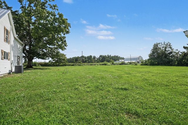 301 Bob Perry Rd, Bethpage, TN 37022