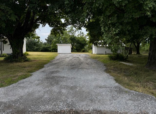 301 Bob Perry Rd, Bethpage, TN 37022