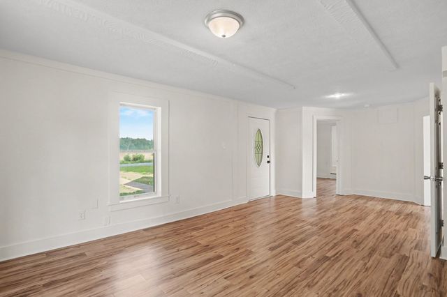 301 Bob Perry Rd, Bethpage, TN 37022