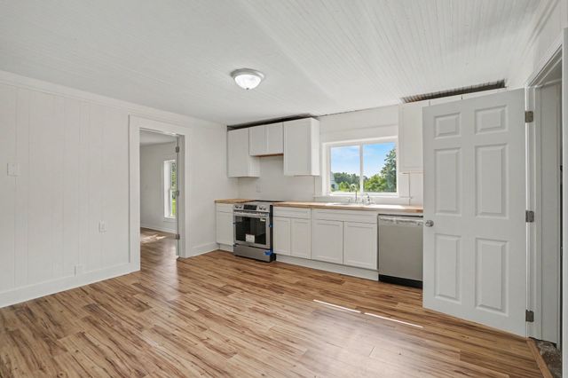 301 Bob Perry Rd, Bethpage, TN 37022
