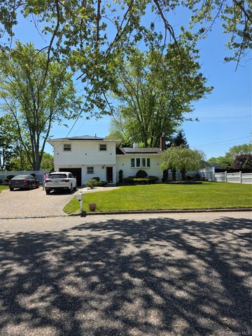 10 Meehan Lane, Coram, NY 11727