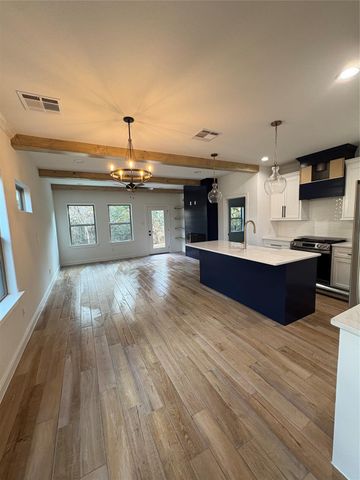 109 Cove Point, Conroe, TX 77356