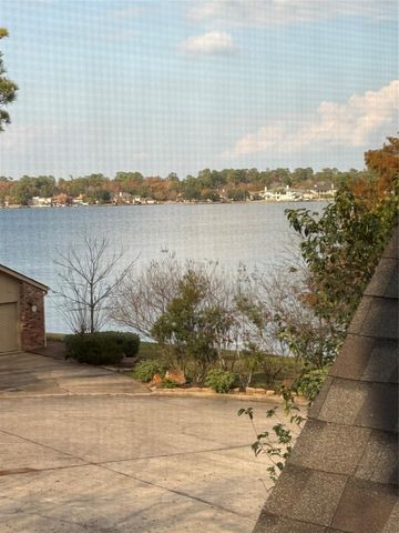 109 Cove Point, Conroe, TX 77356