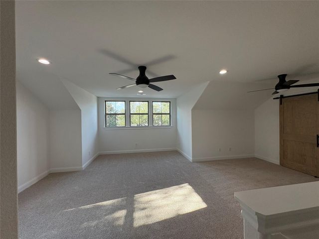 109 Cove Point, Conroe, TX 77356