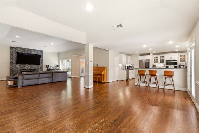 6302 Warm Mist Lane, Dallas, TX 75248