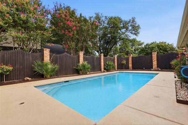 6302 Warm Mist Lane, Dallas, TX 75248