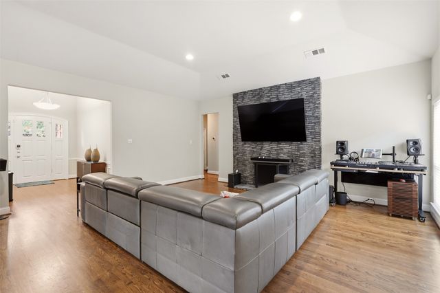 6302 Warm Mist Lane, Dallas, TX 75248