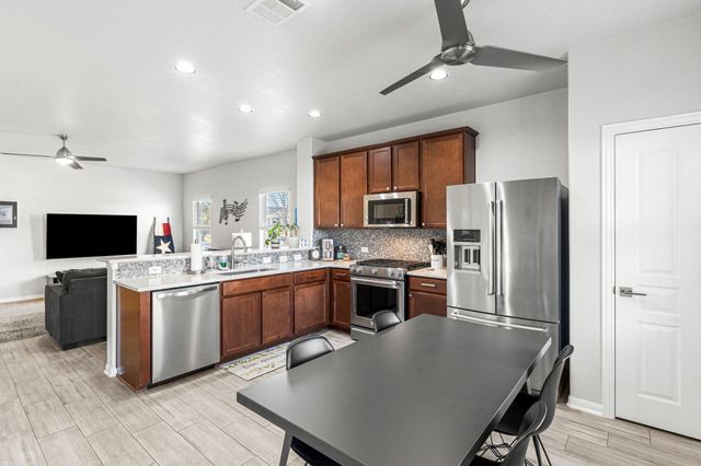 238 Wells BND, Hutto, TX 78634