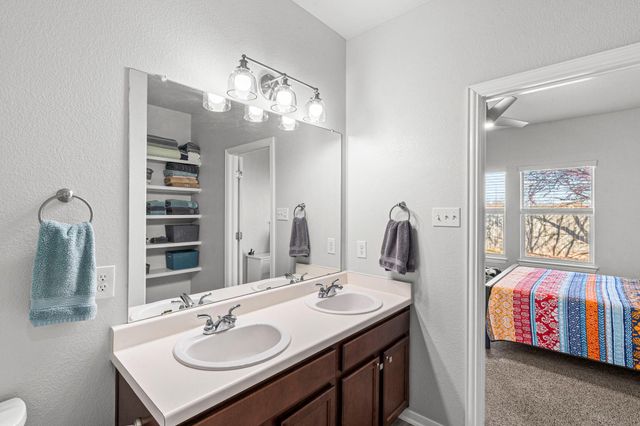 238 Wells BND, Hutto, TX 78634