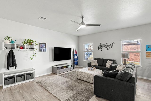 238 Wells BND, Hutto, TX 78634