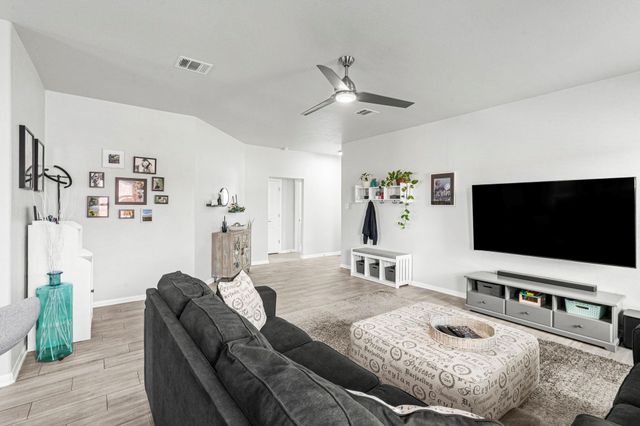 238 Wells BND, Hutto, TX 78634