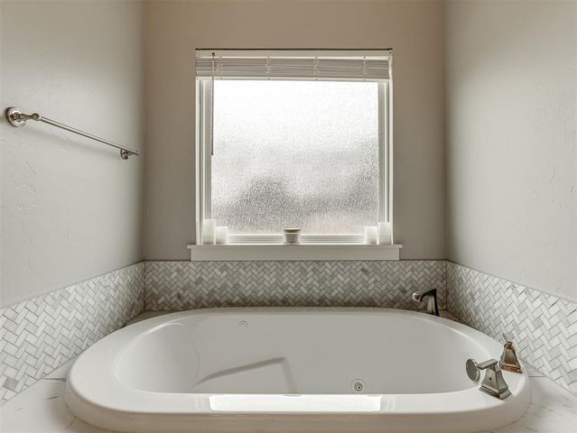 2333 Bretton Lane, Edmond, OK 73012