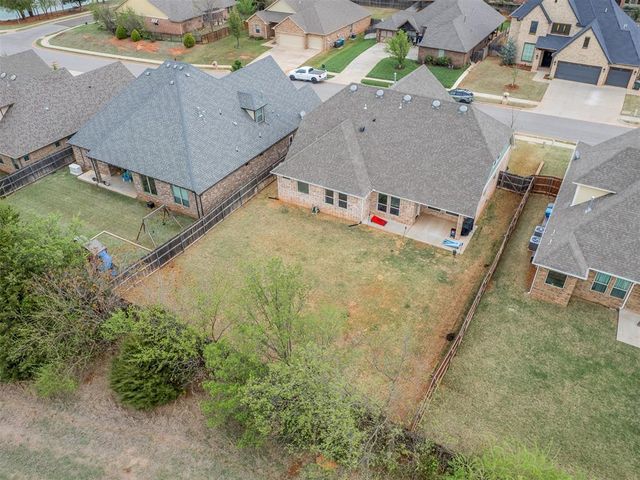 2333 Bretton Lane, Edmond, OK 73012